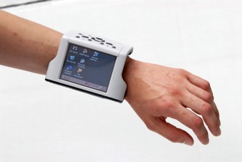 Image of the ZYPAD wrist wearable computer from Arcom Control Systems