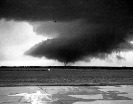 The F5 Ruskin Heights tornado in formative stage in Kansas.