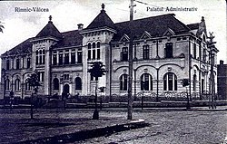 The building of the Vâlcea County court from the interwar period, now the Râmnicu Vâlcea court.