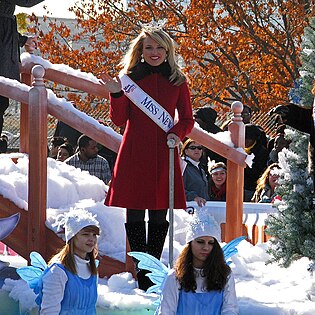 Lindsey Petrosh, Miss New Jersey 2012, at the 2012 Philadelphia Thanksgiving Day Parade
