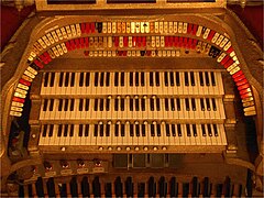 Console of the 3/13 Barton theatre organ