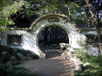 A traditional Xī Hú entrance