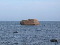 Painuva kivi - boulder near village