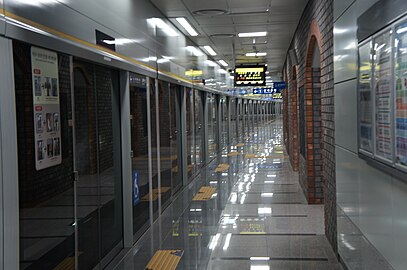 Subway station with platform screen doors