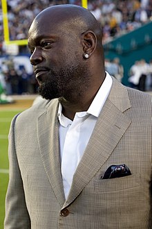 Emmitt Smith in a suit at Super Bowl 44.