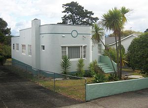 Waterview contains a variety of house styles, including a small number of Art Deco bungalows.