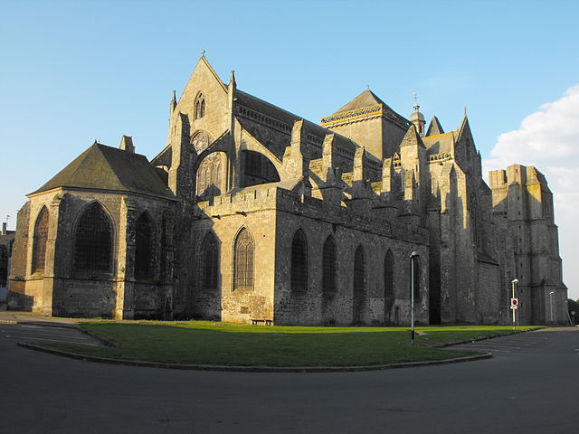 View of the chevet of the Cathédrale Saint-Samson de Dol-de-Bretagne. Note the apsidal chapel