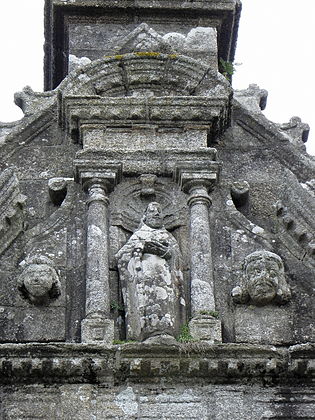 The statue of Saint Derrien over the south porch