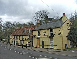 Rose and Crown Public House, Beggars Hollow, Clay Hill, Enfield (geograph.org.uk).