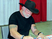 Randy White signing autographs.