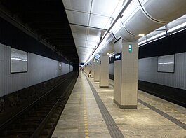 The main line platform at Nørreport Station on the Boulevard Line in 2015.