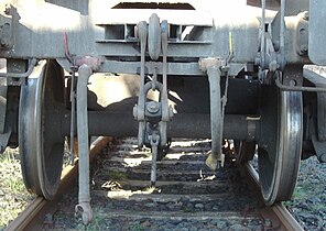 Coupling and main air pipe on a side-tipping wagon