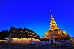 Wat Phra That Chae Haeng at dusk