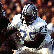 Lomas Thomas mid-play, in a Detroit Lions uniform, about to block a player from the Chicago Bears.