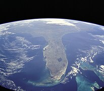Florida is mostly a peninsula, and has the third-largest water area and seventh-largest water area percentage.