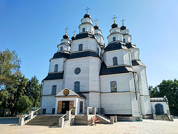 Trinity Cathedral, Novomoskovsk (1781). One of the few examples of a fully wooden Ukrainian Baroque church.