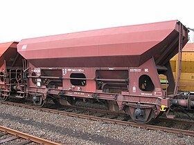 Fcs092:Open wagon with controllable self-discharge equipment and high chute (hopper wagon)