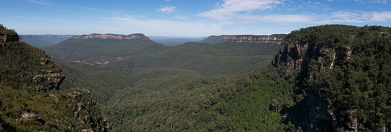 A view of the Blue Mountains National Park - show another panorama