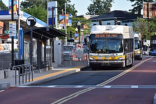 An MBTA 29 bus at the Bray St stop, on the center-running bus lane