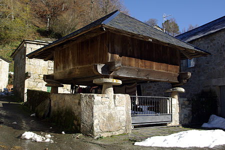 Horreo of Suarbol (traditional granary)