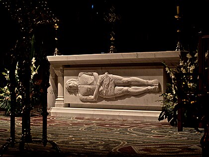 Decoration of the Low Altar includes a relief sculpture of the body of Jesus based on the Shroud of Turin