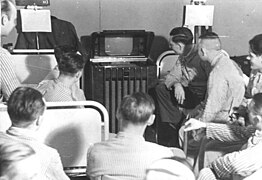 Television in a Berlin military hospital, setup by the German Reichspost (1942)