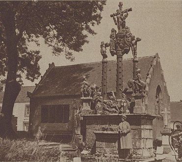 The ossuary and calvary. Revue du Touring-club de France photograph taken in 1936.