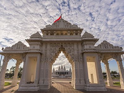 Gateway to the mandir[21]