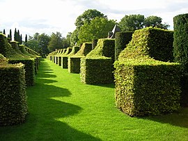 Eyrignac manor garden