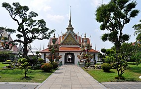 Wat Arun Buddhist temple, Bangkok, Thailand