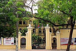 Việt Đức school gate