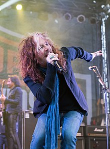 Corabi with The Dead Daisies in 2017