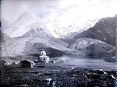 Kedarnath in the 1860s, with the temple being the prominent structure.