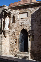 Statue in the entrance.