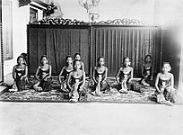 The Bedoyo dancers at the Susuhunan Palace Solo, Surakarta, between 1910 and 1930.