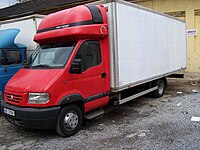 Pre-facelift Renault Mascott box truck