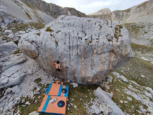 Climber using a bouldering mat
