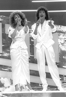 Izhar Cohen with his sister Vardina, during the 1987 Kdam Eurovision