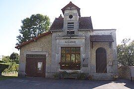 The town hall in Chardeny