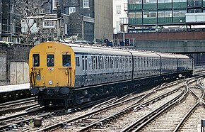 EPB Train no. 5115, the one which Linsley was killed, seen approaching London Victoria station two years later