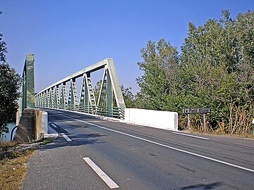 Former Sylvéréal bridge (2007) upon le petit Rhône.