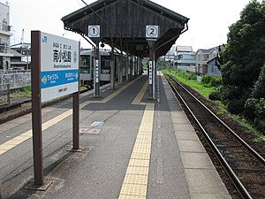 Platforms and tracks of Minami-Komatsushima Station.