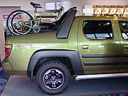 2006 Ridgeline with prototype OEM accessories on display at the 2005 SEMA Show