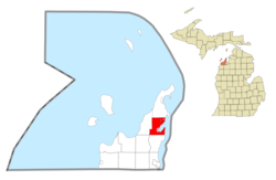 Location within Leelanau County (red) and the administered village of Suttons Bay (pink)