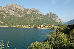 View of the village and the Høgsfjorden
