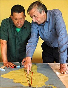 Late Venezuelan President Hugo Chávez and former Argentine president Néstor Kirchner discuss the Gran Gasoducto del Sur—an energy and trade integration project for South America. They met on November 21, 2005, in Venezuela