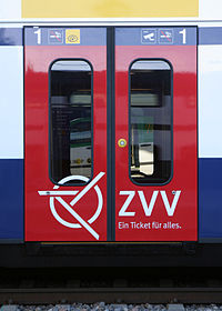 ZVV-Logo auf der Tür eines SBB RABe 514