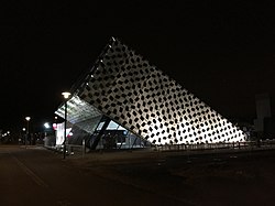 The entrance of the metro station at night, March 2017