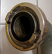 Hermaphroditic Storz fire hose connector