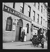 Finnish branch of the Salvation Army in New York's Finntown in 1942.